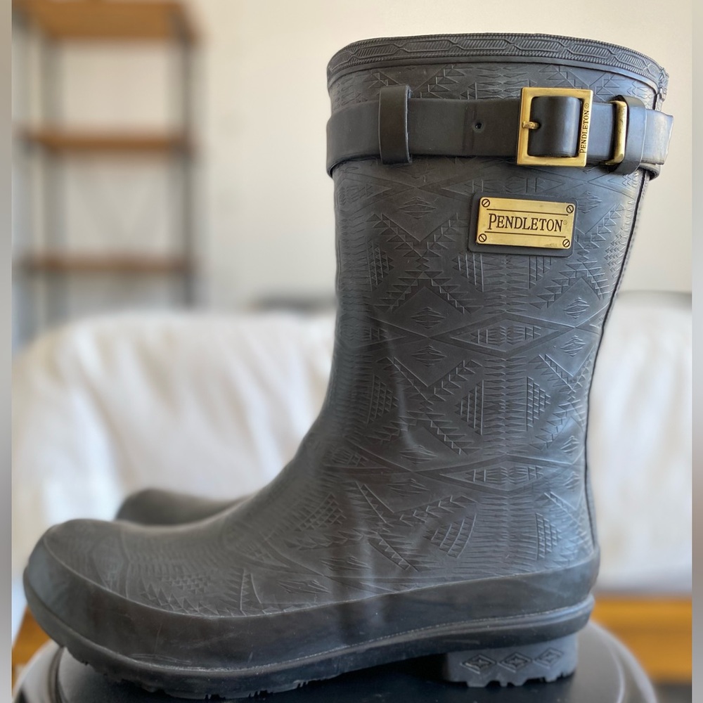 Pendleton black boots